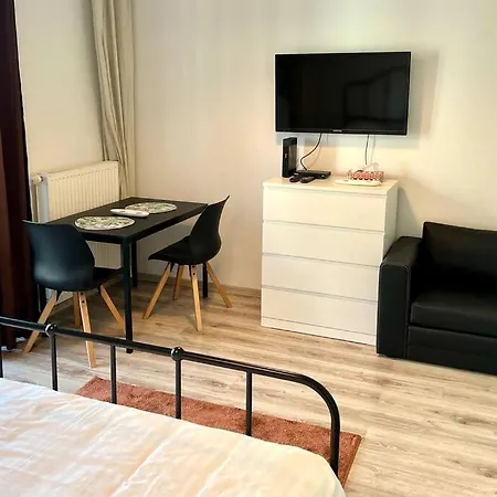 Okrzei Manufaktura Praga * Varsavia