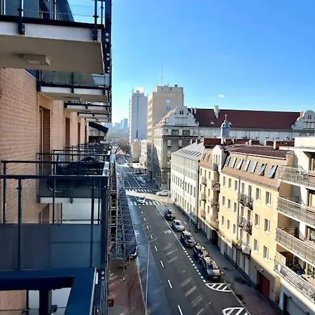 Okrzei Manufaktura Praga Varsó